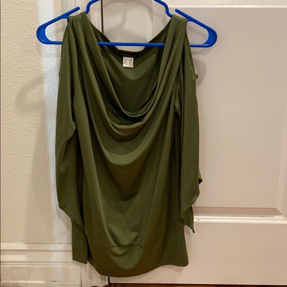 Venus women’s shirt size S